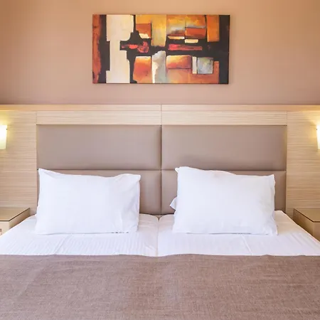 Aphrodite Luxury & דירה